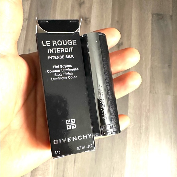 Givenchy Black Silk-Infused Lipstick Makeup - Picture 3 of 5